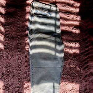 Cute and classy mom jeans!